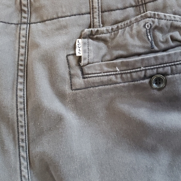 Mens Levi cargo shorts size 34 - Picture 2 of 3